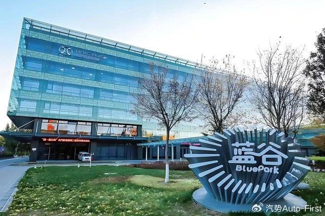 北汽蓝谷营收暴涨亏损依旧