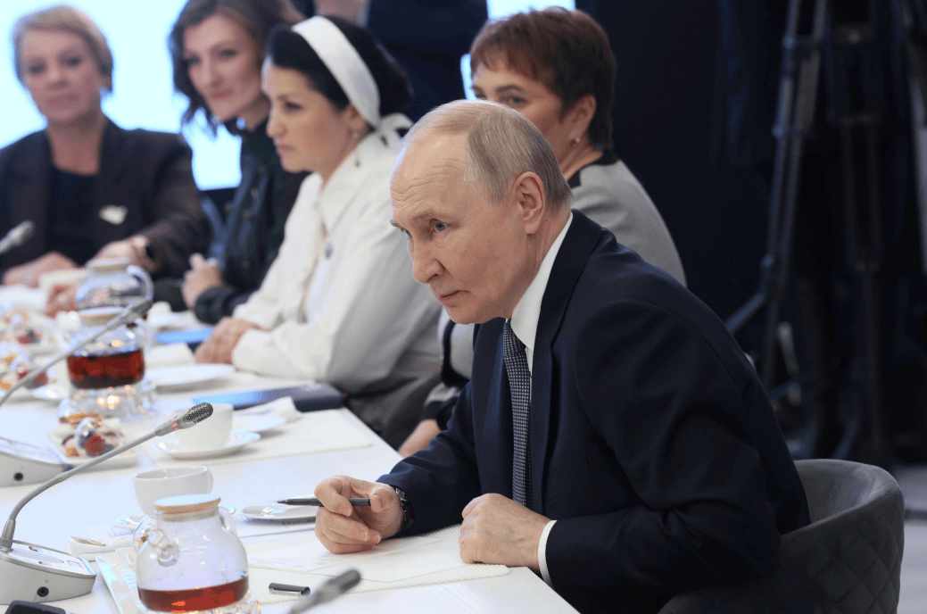 特朗普特使大谈俄乌冲突：俄罗斯其实很脆弱，中国一天之内就能让他们停火！