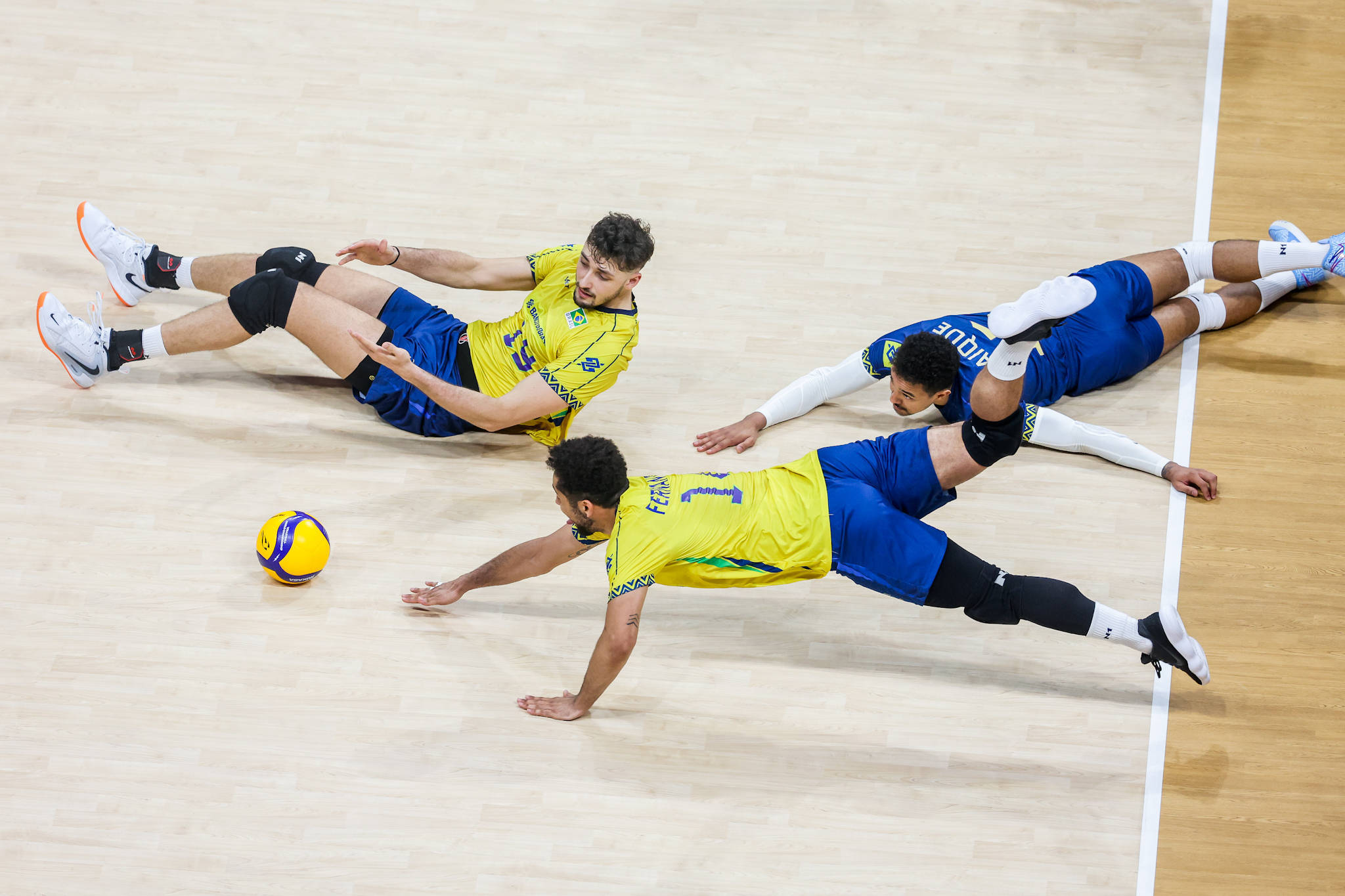 (体育)排球——男排世锦赛:中国队不敌巴西队