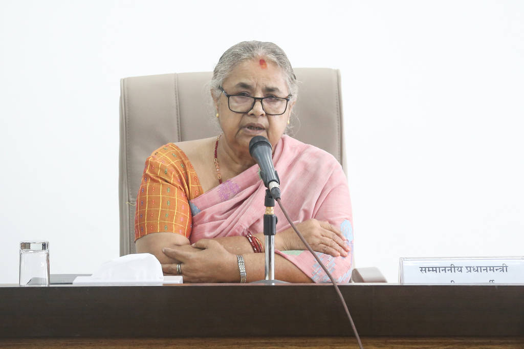 尼泊尔临时政府总理首次公开表态：执政不会超过半年，将顺应民意