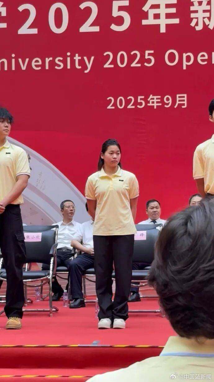 全红婵参加暨南大学开学典礼，院长是苏炳添