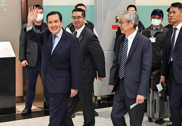 特朗普对华连开3枪，否定“台湾属于中国”？国民党递出两句话