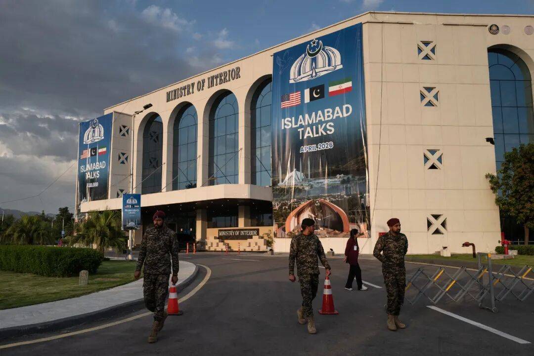 谈了2小时，伊美谈判暂时休会！伊方：谈判已进入新阶段，双方开始展开专家级技术性磋商，谈判可能延长一天